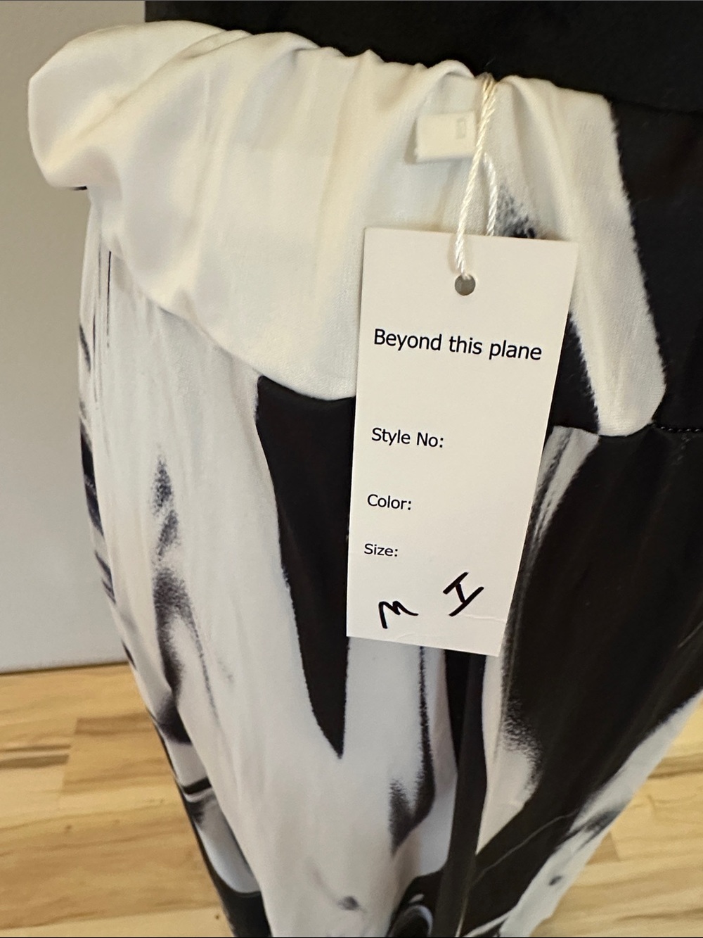50% off Monochrome Wave-Print Maxi Skirt — Black & White - Picture 4 of 4